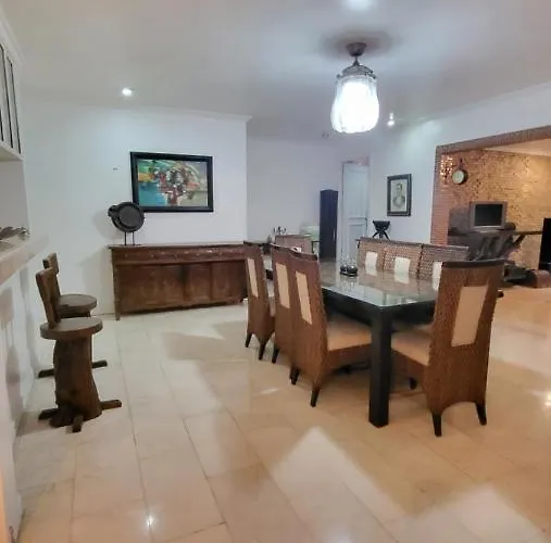 Casa Meyer's Bf Homes International House For Rent With Pool And Jacuzzi * Manilla