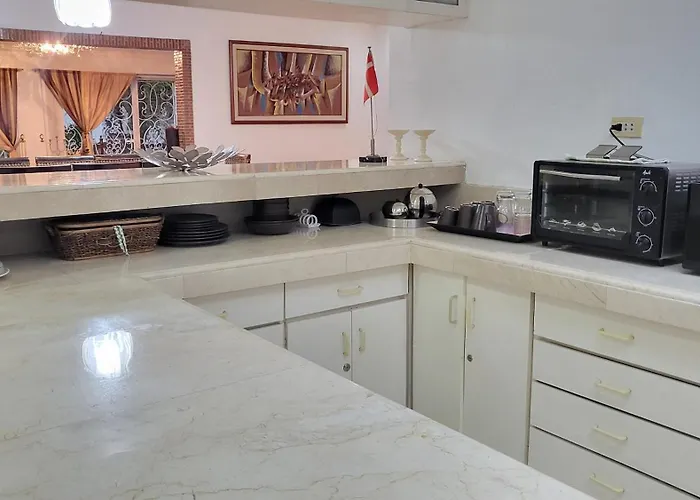 Casa Meyer's Bf Homes International House For Rent With Pool And Jacuzzi