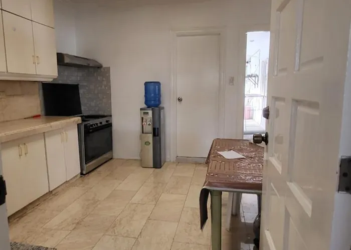 Casa Meyer's Bf Homes International House For Rent With Pool And Jacuzzi * Manilla