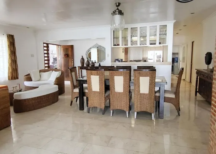 Casa Meyer's Bf Homes International House For Rent With Pool And Jacuzzi Accommodatie bij particulieren *