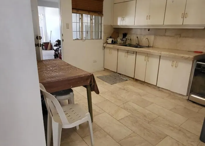Accommodatie bij particulieren Casa Meyer's Bf Homes International House For Rent With Pool And Jacuzzi Manilla