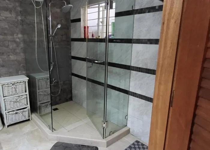 Casa Meyer's Bf Homes International House For Rent With Pool And Jacuzzi Manilla