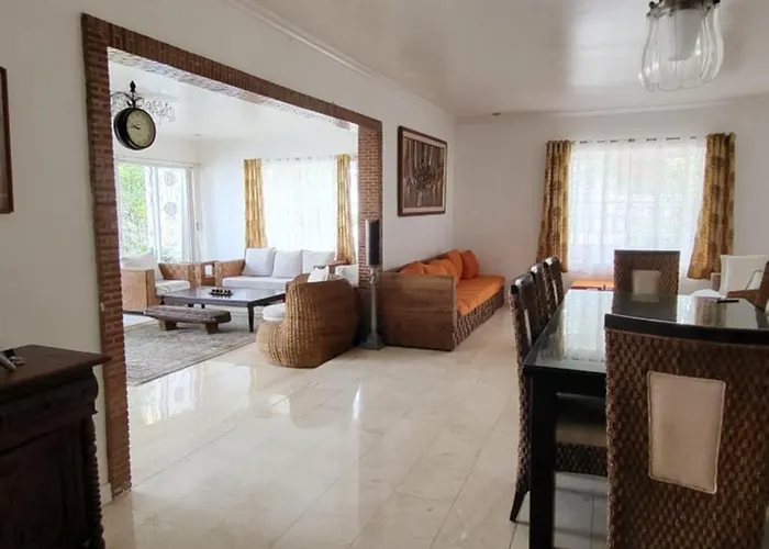 Casa Meyer's Bf Homes International House For Rent With Pool And Jacuzzi Accommodatie bij particulieren *