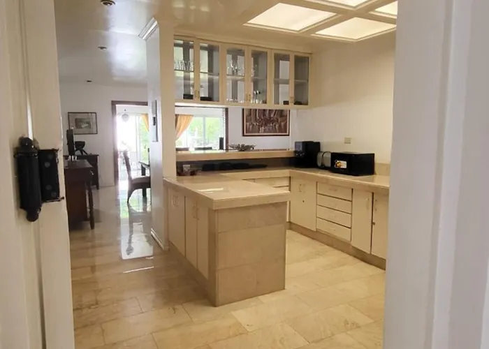 Accommodatie bij particulieren Casa Meyer's Bf Homes International House For Rent With Pool And Jacuzzi