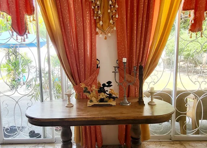 Accommodatie bij particulieren Casa Meyer's Bf Homes International House For Rent With Pool And Jacuzzi Manilla