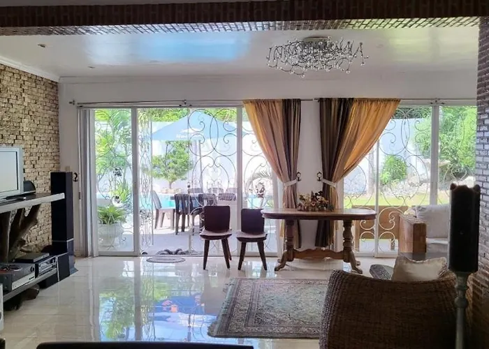 Casa Meyer's Bf Homes International House For Rent With Pool And Jacuzzi Accommodatie bij particulieren
