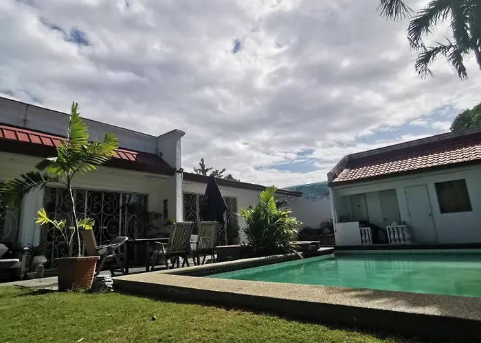 Casa Meyer's Bf Homes International House For Rent With Pool And Jacuzzi