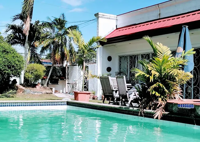 Casa Meyer's Bf Homes International House For Rent With Pool And Jacuzzi Accommodatie bij particulieren Manilla