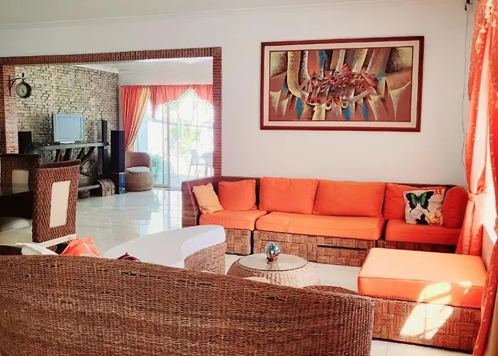 Casa Meyer's Bf Homes International House For Rent With Pool And Jacuzzi Accommodatie bij particulieren *