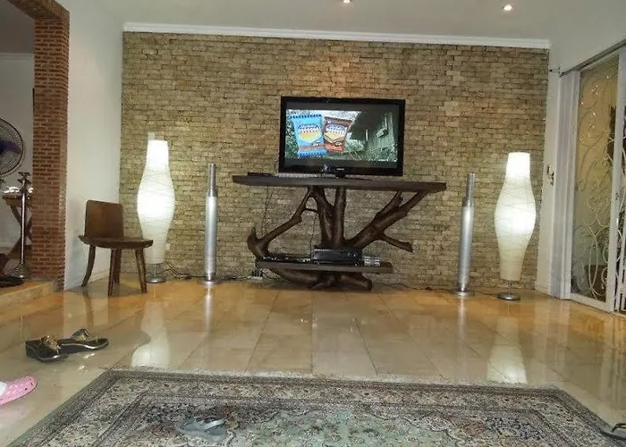 Casa Meyer's Bf Homes International House For Rent With Pool And Jacuzzi Accommodatie bij particulieren