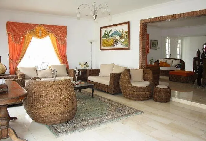 Casa Meyer's Bf Homes International House For Rent With Pool And Jacuzzi
